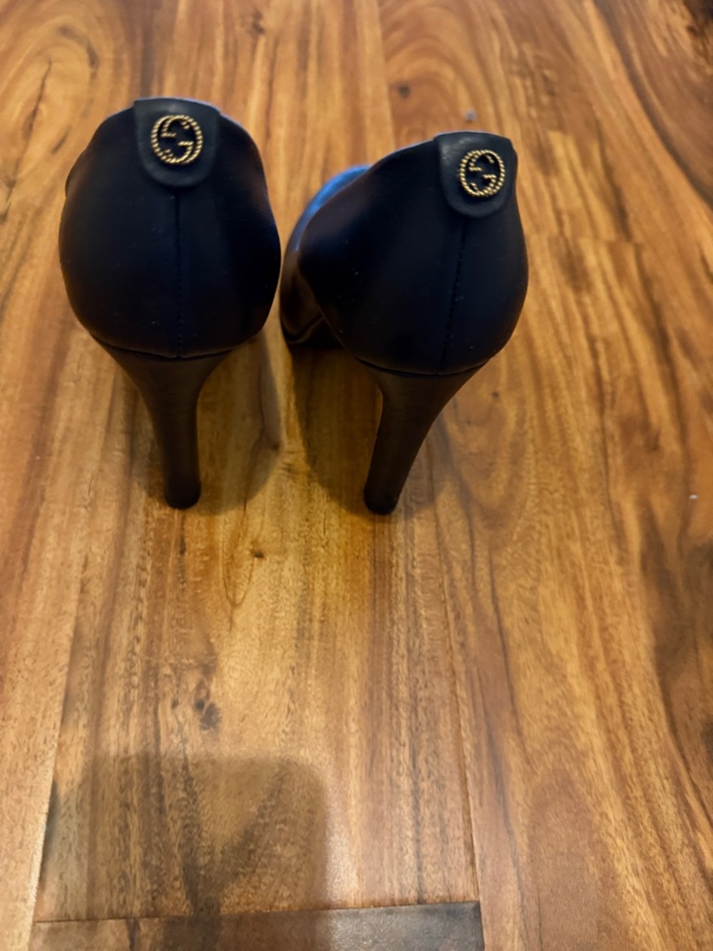 Gucci Black Leather Round-Toe Pumps - Picture 2 of 5